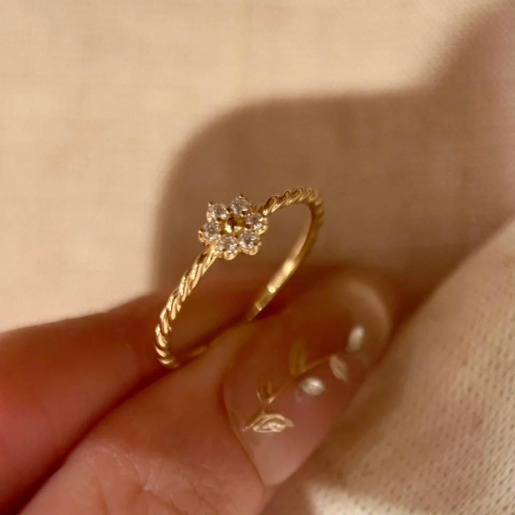 Gold Three-dimensional Diamond-set, Small Flower Twist Rope Ring, Gentle and Elegant Atmosphere Ring, Flower Fashion Jewelry Women