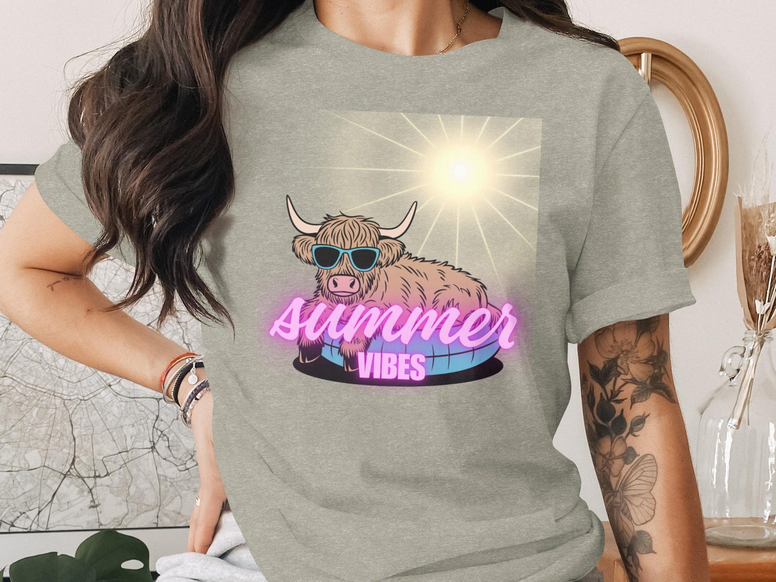 Highland Cow Summer Vibes T-Shirt, Retro Neon Graphic Beach Top 2XL