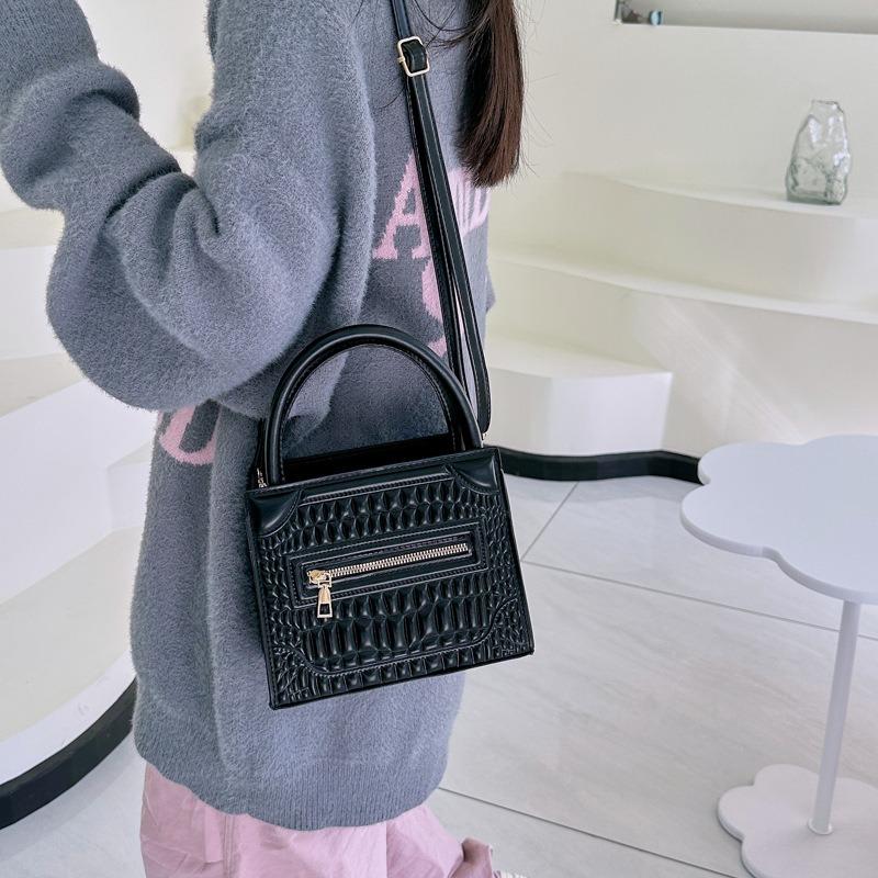 Shoulder bag New dopamine solid color fashionable solid color handbag niche texture messenger small square bag