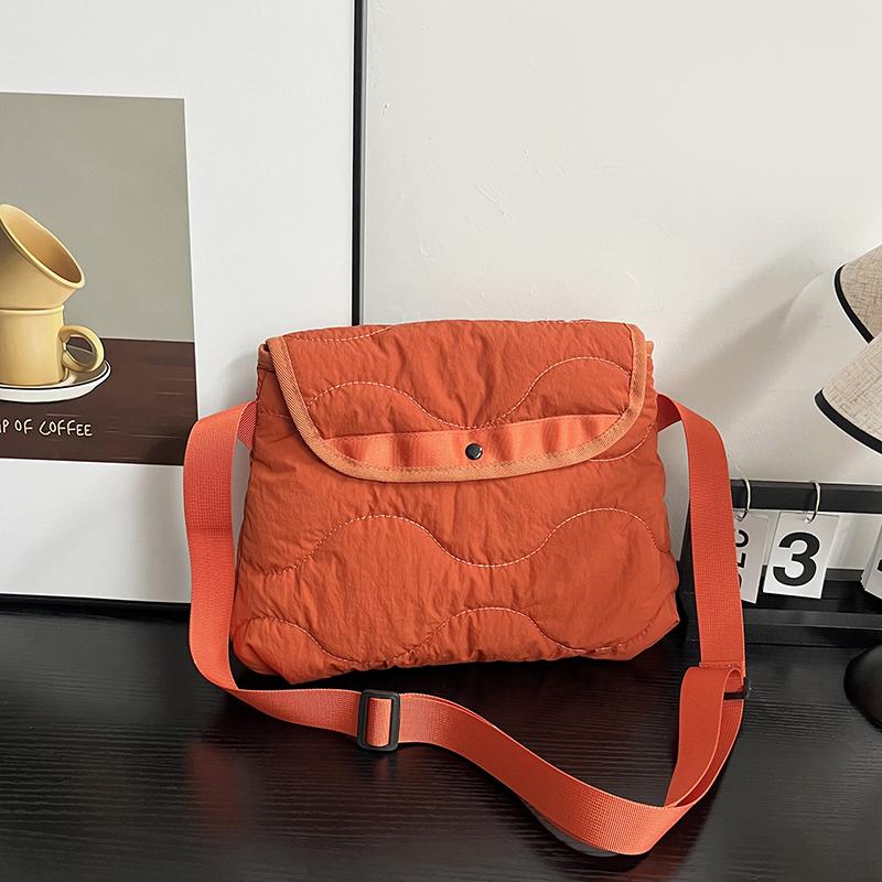 

Женская модная сумка-мессенджер, большая вместимость, стеганая сумка через плечо, простая сумка-слинг в облаке, однотонная дорожная сумка для улицы оранжевый