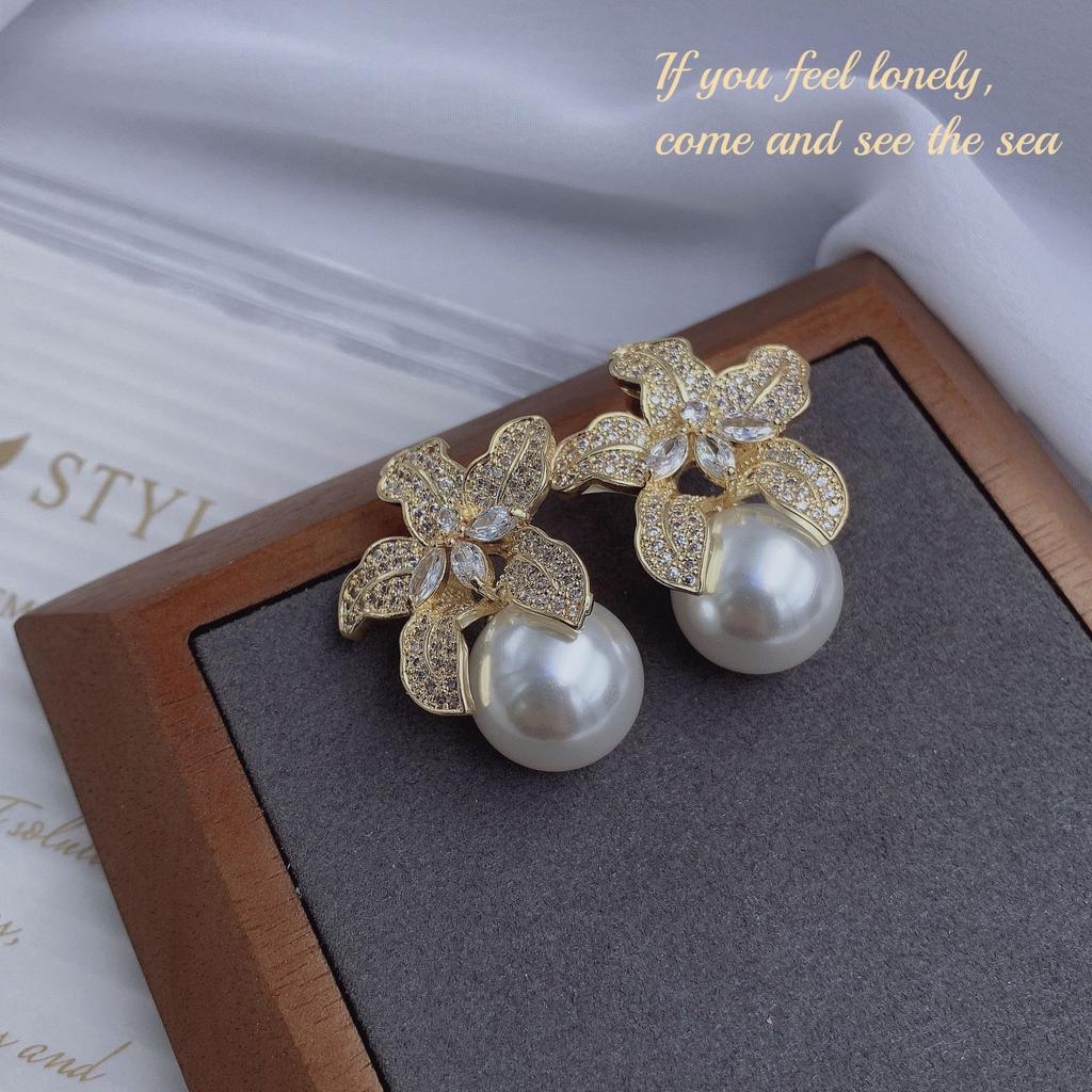 Temperament Flower Imitation Pearl Stud Earrings Women Luxury Inlaid Sparkling CZ Stone Fashion Wedding Bride Jewelry Wholesale