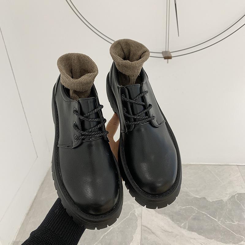 

Модные кожаные женские ботинки, низкие ботильоны на толстой подошве, в британском стиле, с круглым носком, повседневные студенческие короткие ботинки на платформе, женская обувь Daisy 40 матовый черный