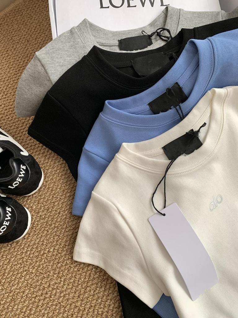 Damen Slim Fit T-Shirt mit Buchstabenprint - Mode Frühjahr/Sommer 2025