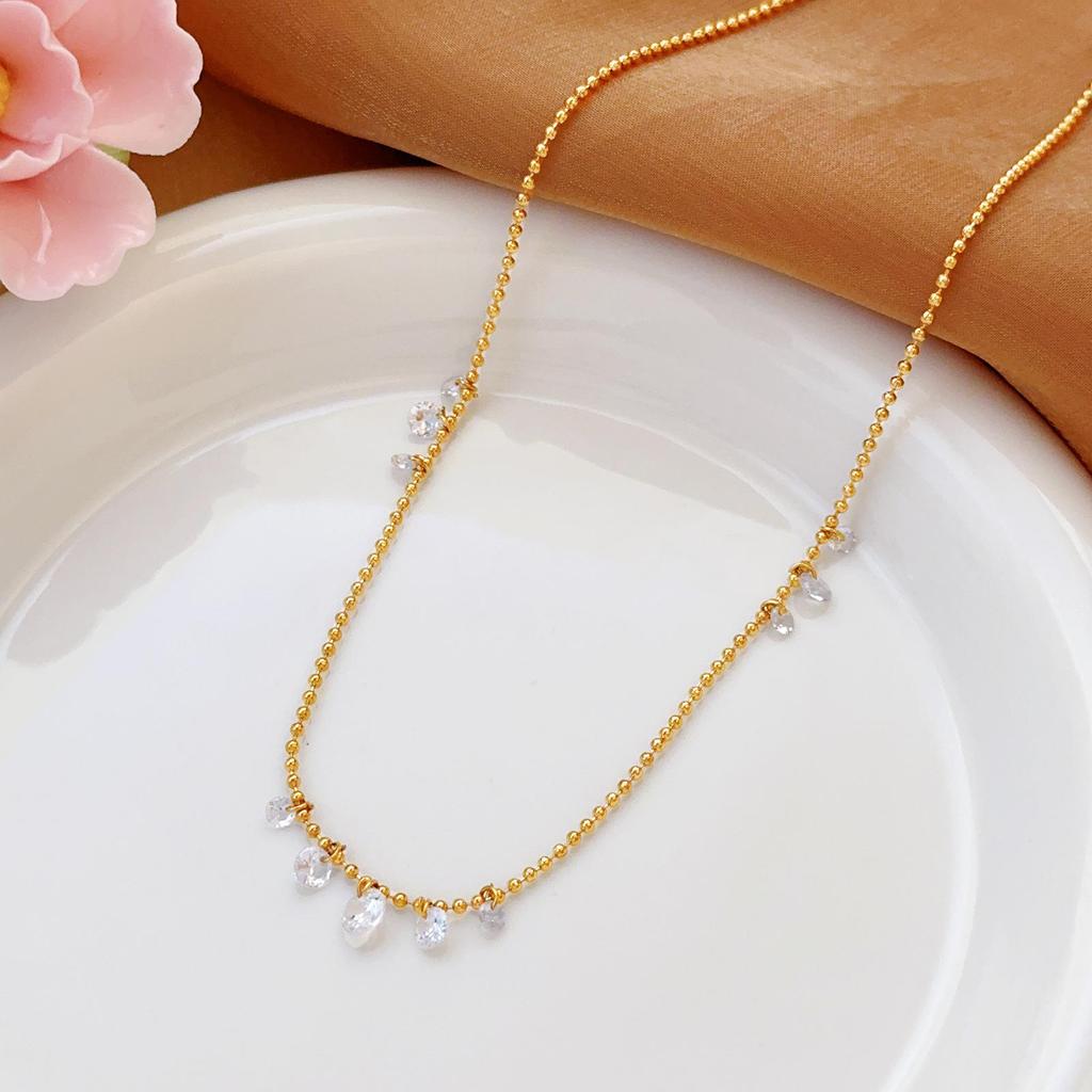 Złoty naszyjnik ze stali nierdzewnej: Elegancka, Wszechstronna, Nieblaknąca Biżuteria Damska