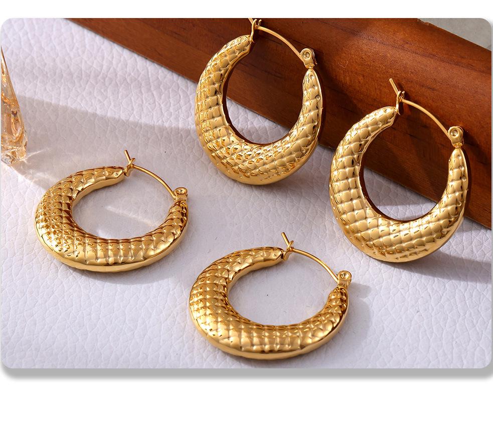 Qiong Yao 18k Gold-Plated Stainless Steel U-Shaped Earrings with Square Pattern - Elegant European & American Light Luxury Design