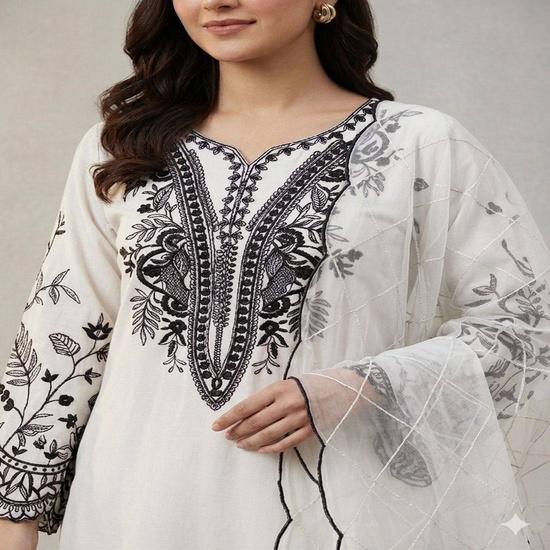 The Mehrab Kashmiri Floral-Bordered Suit Set M