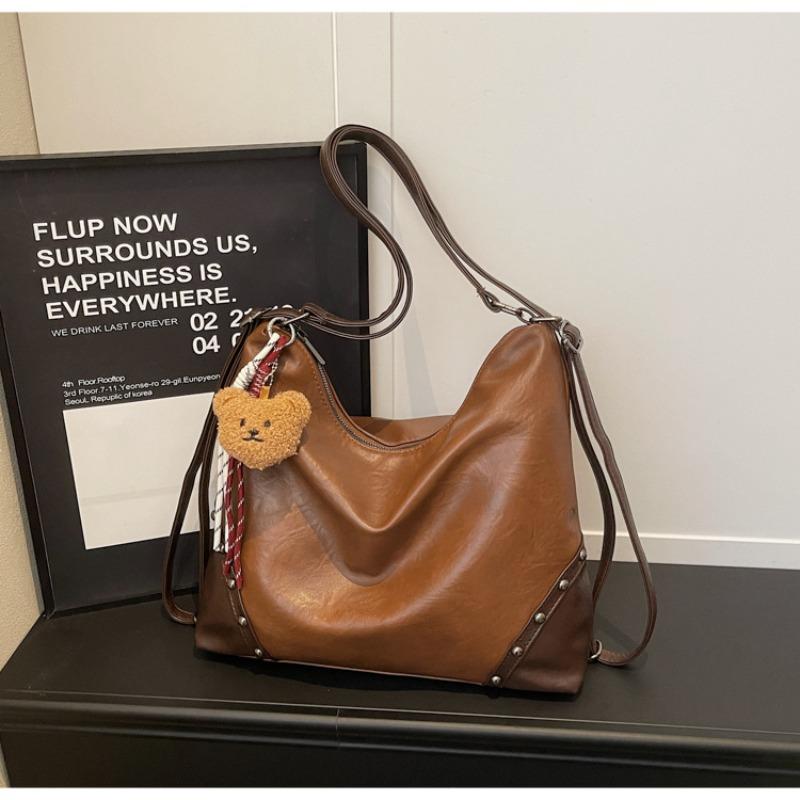 Casual Fashion Bag Have A Simple and Elegant Appearance. They Are Mostly Single-shoulder Bags or Tote Bag