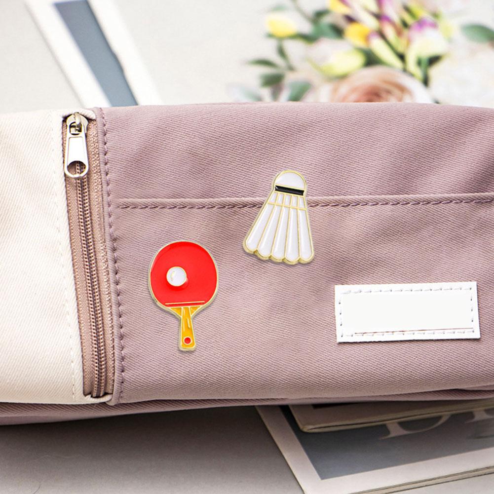 Fußball Basketball Baseball Emaille Pins Für Sportliebhaber Tasche Rucksack Jacke Anstecknadel Tasche Schmuck Weihnachts Broschen Geschenke