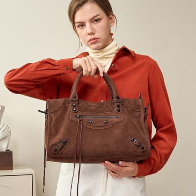 Rivet Locomotive Bag, Versatile Style, Underarm Tote Bag, New Souvenir, Genuine Leather, High-end Women's Large-capacity Handbag.