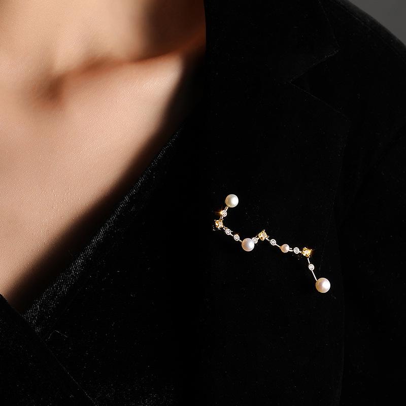 Vynikající zirkonová brož Velký vůz s designem přírodní sladkovodní perly pro ženy