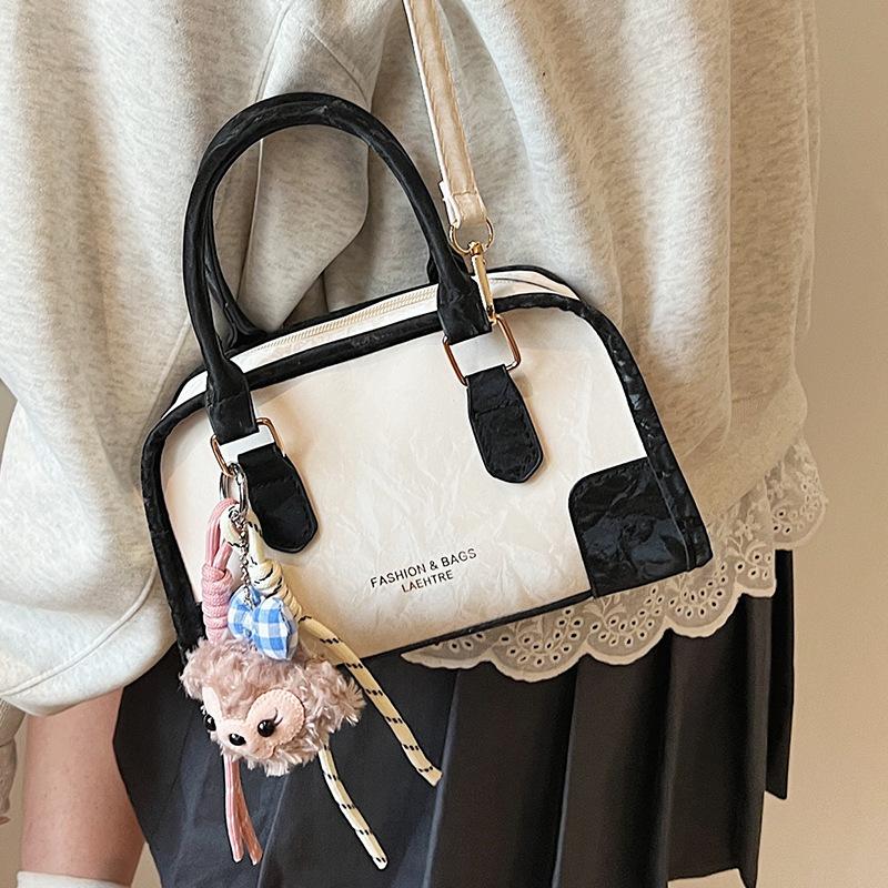Simple Commuting Fashionable One Shoulder Handbag Women's Spring Niche Design New Retro Small Square Bag Women