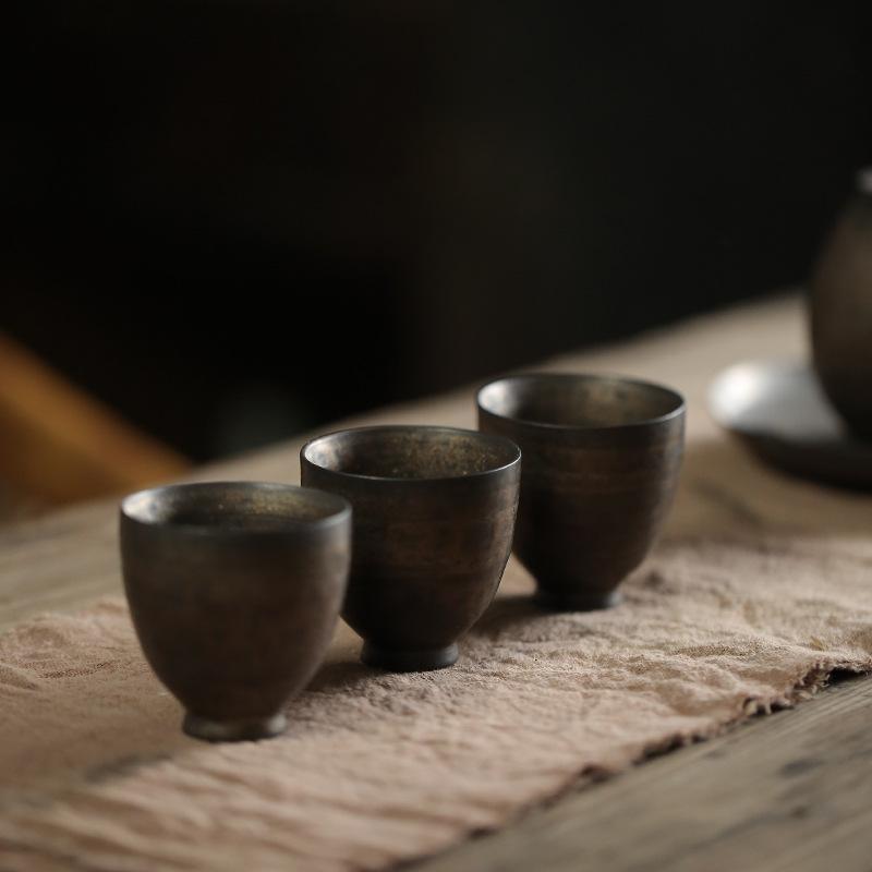 Ręcznie Robiony Ceramiczny Czarek do Herbaty z Pozłacanym Szkliwem - Rzemieślnicza Porcelana Skorupkowa Japoński Zestaw do Herbaty Zen Elegancka Zastawa KungFu do Domu lub na Prezent