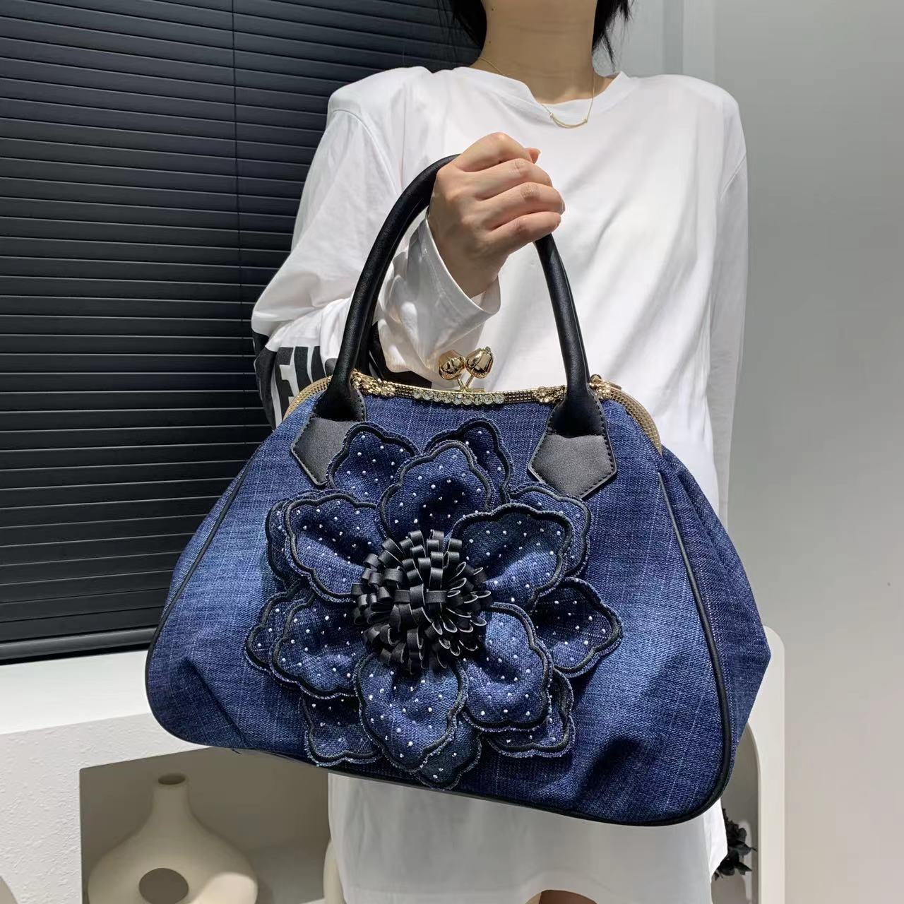 

Трехмерная джинсовая сумка с цветочным узором для женщин Элегантная сумка с бриллиантами Банкетная сумка на плечо Модная