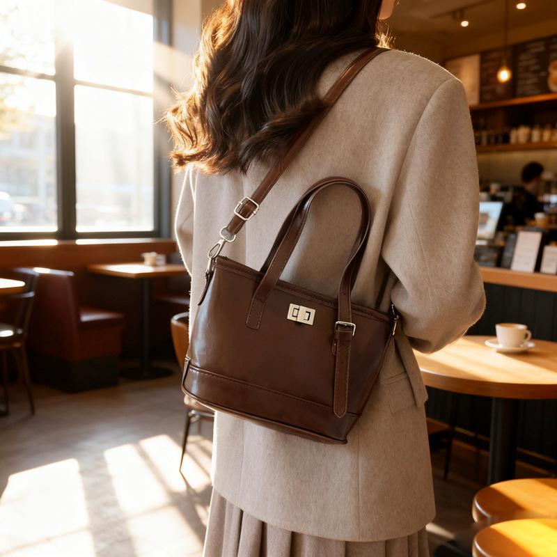 New High-end Niche Bag, Portable Bucket Bag, Fashionable and Simple, Trendy and Large Capacity, High-end Sense, Fashionable and Casual.