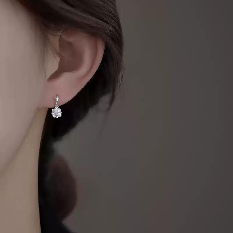Women's Minimalist Square Zirconia Stud Earrings in Cool Sophisticated Style