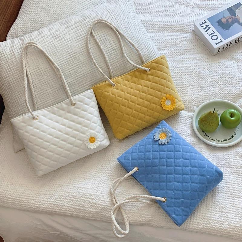 Borsa a Spalla Pendolare Morbida e Semplice in PU Monocromatico con Chiusura a Fiore di Grande Capacità Moda