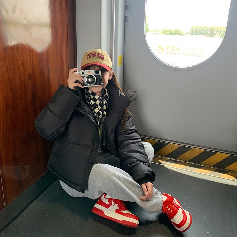 

2025 новая пуховая хлопковая куртка женская короткая большого размера с капюшоном корейская версия свободная зимняя утолщенная теплая хлопковая куртка и дутая куртка S чёрный