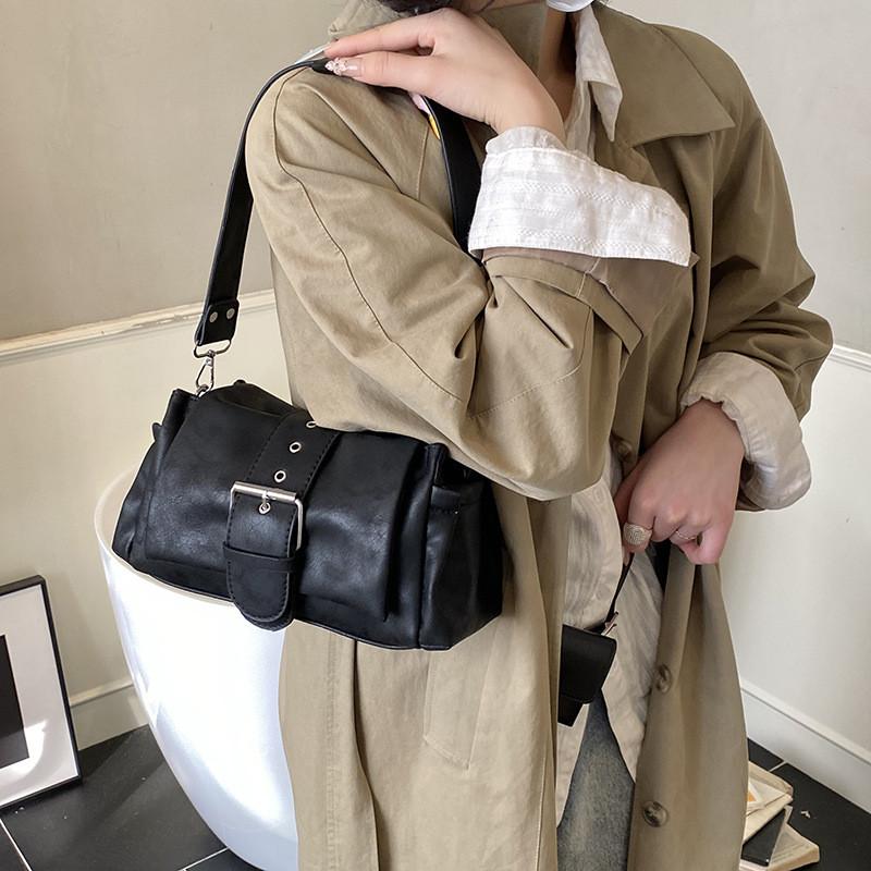 IELGY Ladies Messenger Bag Retro Casual Shoulder Commuter Niche Underarm Bag