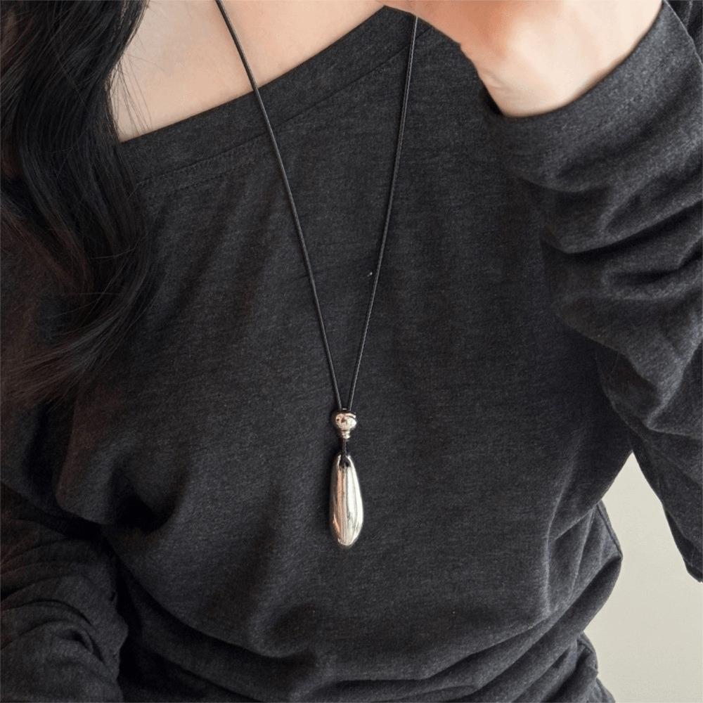

Vintage Metal Pendant Square Pendant Necklace Adjustable Leather Rope Long Sweater Chain Delicate Design Fashion Necklace Girl