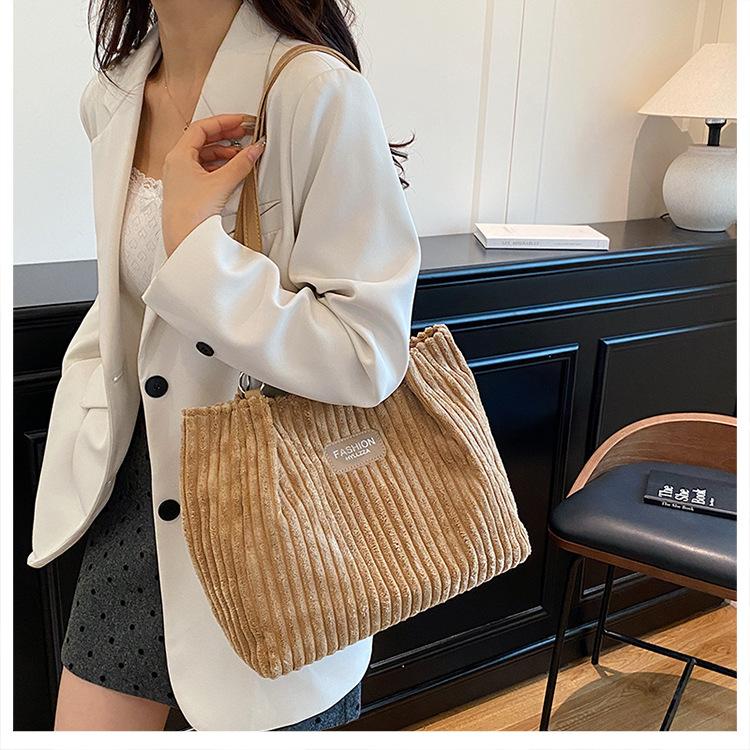 Oversized Cotton Chain Shoulder Tote Bag for Women, Lazy Fashion Commute Handbag, Spacious Crossbody Work Bag CLE