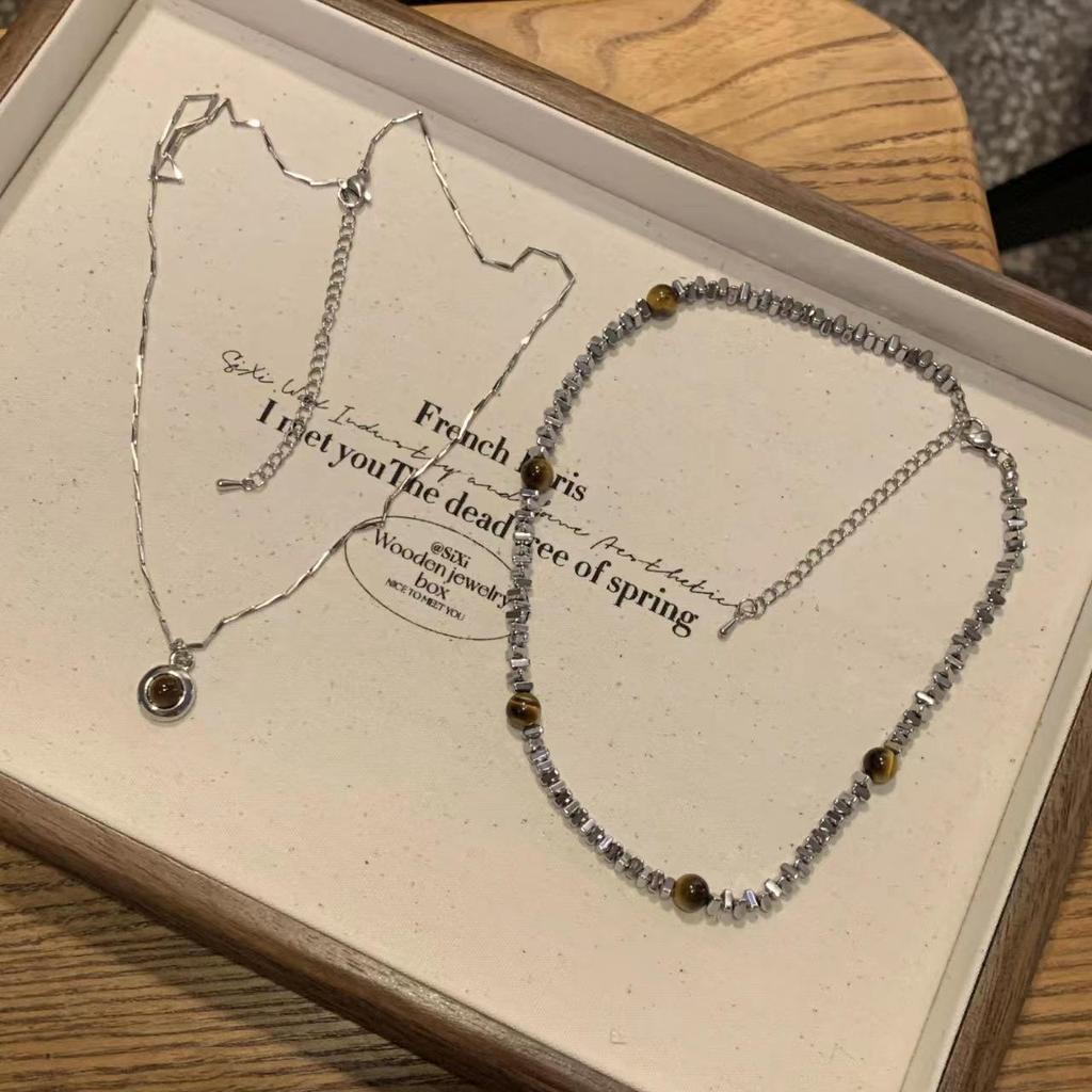 Women's Leather Tiger Eye Layered Necklace - Retro Double-Layer Choker Accessory with High-End Luxury Clavicle Chain.