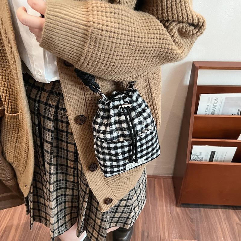 Mori autumn and winter woolen women's satchel early spring casual plaid single shoulder crossbody bucket small bag