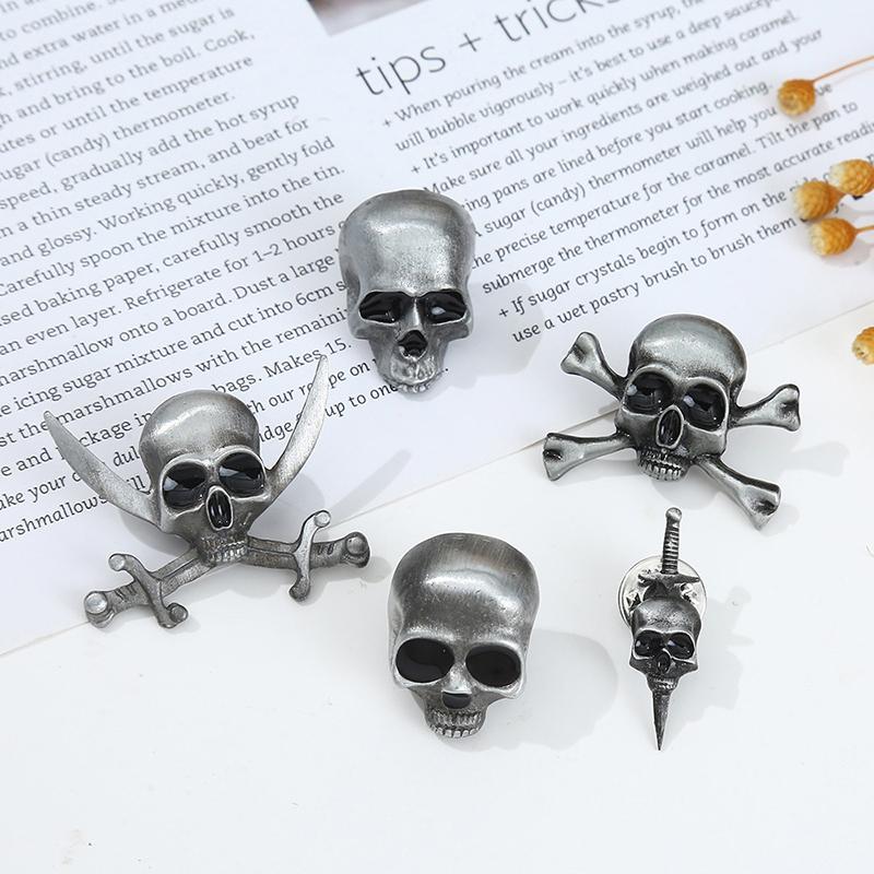 Vintage Gothic Metal Skull Head Cross Sword Brooches Ghost Head Badge Personalized Jewelry Pins for Women Men Party Accessory