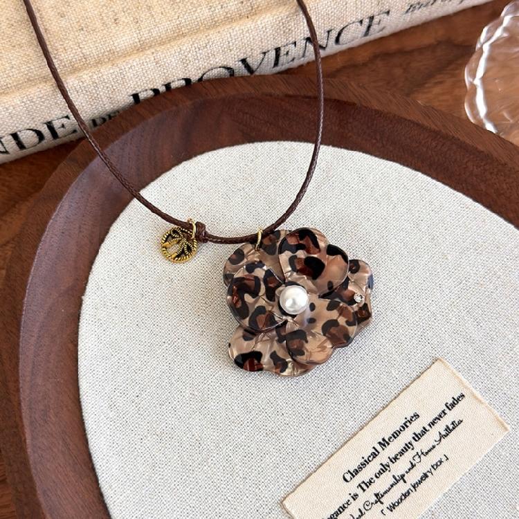 Comfortable Clavicle Chain Lightweight Flower Pendant Necklace Brown Leopard Print Fashion Neck Decoration