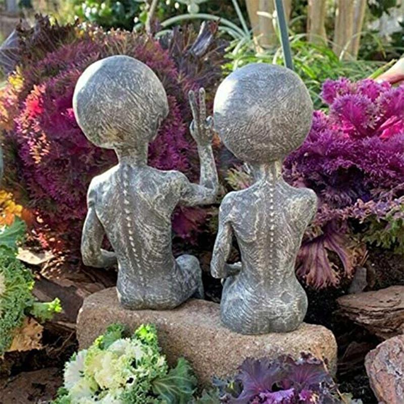 1Pcs Space Alien Statue Skeleton Decompression Gifts Skull Model Body Figure Toy Garden Figurine