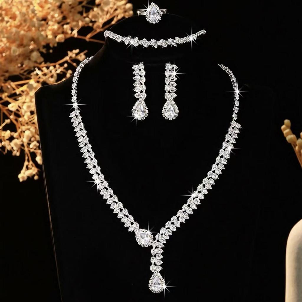 Elegant Crystal Necklace & Earrings Set for Weddings and Banquets