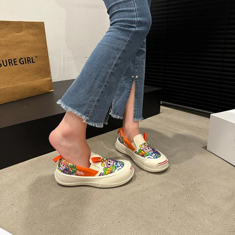 Fashion Graffiti Personality Canvas Shoes Women Spring Round Head Thick Sole Sneakers Outdoor Flats Slip-on Casual Loafers Plus Size 40