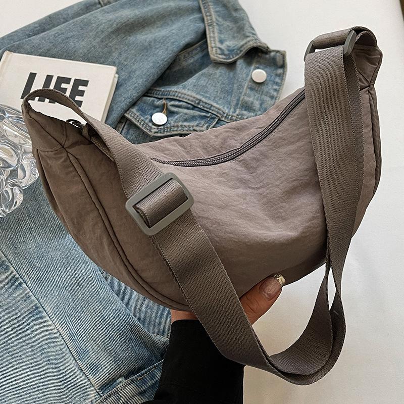 Large capacity niche casual nylon dumpling bag for men and women, student shoulder bag, new women's bag
