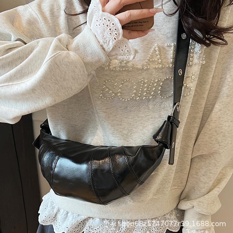 Large Capacity Horn Bag Women's 2025 New Korean Version Ins Retro Shoulder Messenger Bag Niche Commuter Dumpling Bag