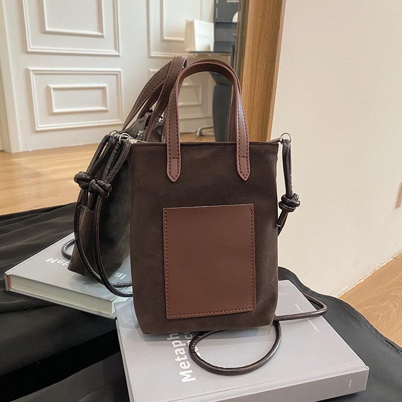 2025 Autumn and Winter Mobile Phone Bag Small Satchel Female Popular This Year Leopard Print Bucket Bag Mini Messenger Bag Hand Carry Small Bag