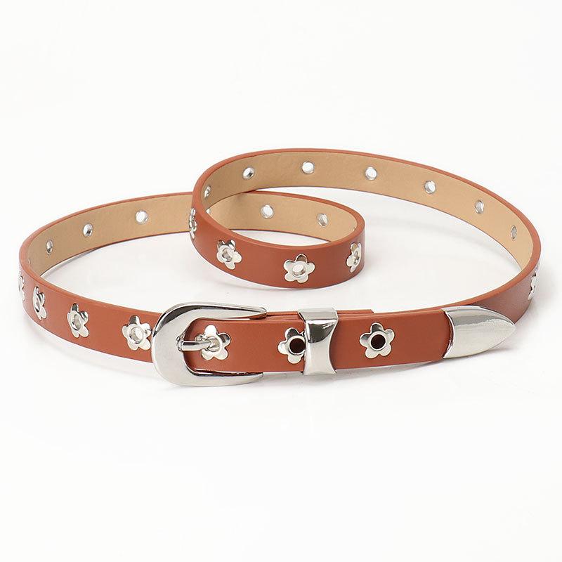 

Трендовий сріблястий ремінь з люверсами - Універсальний жіночий аксесуар для джинсів верблюд