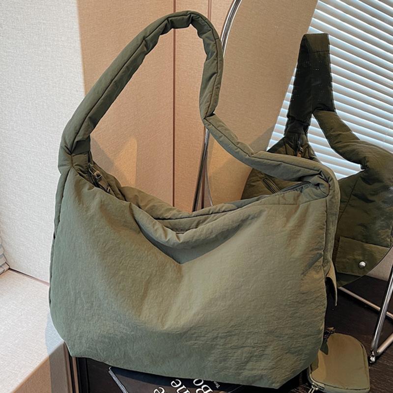 Relaxed Crossbody Bag for Women, Large-capacity Casual and Stylish Single-shoulder Bag, Commuting Dumpling Bag