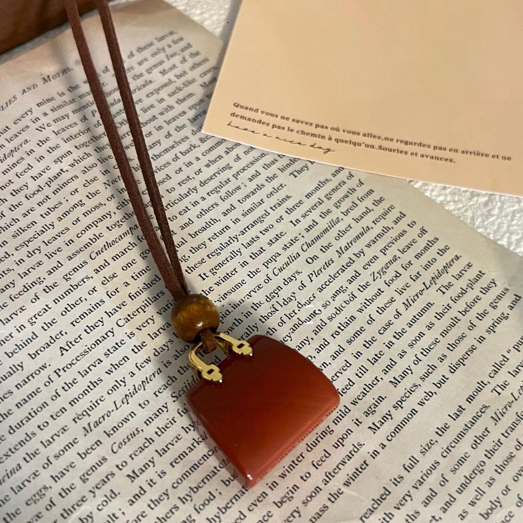 Colored artificial stone bag, wood beads, leather necklace, personalized creative design, sweater chain, Korean ins style necklace.