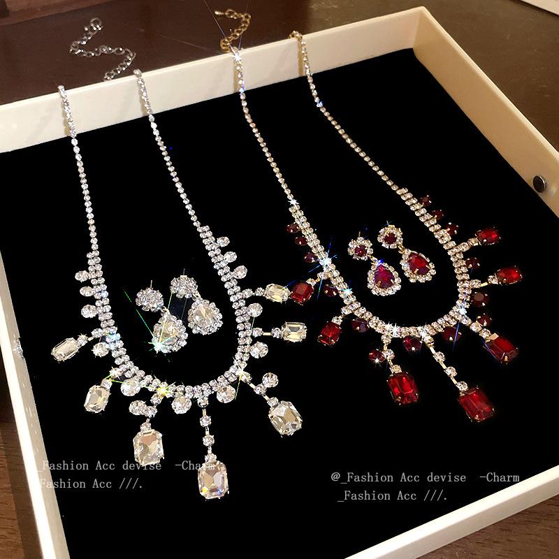 European and American diamond-encrusted square pendant, stud earrings, necklace set, light luxury fashion collarbone chain, exquisite trendy jewelry