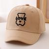 Einfache und süße Baseballkappe in Teddybär-Form mit Hohlprofil und gesticktem LOVE für Kinder, geeignet für tägliche Ausflüge.
