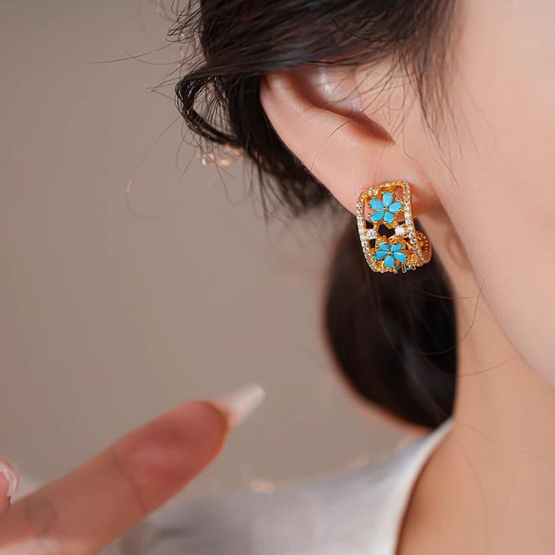 Französisch neues Design Mode Zirkon 14K vergoldet blaue Zirkonblumen C-förmige Ohrringe elegante Damen Alltagsarbeitsaccessoires