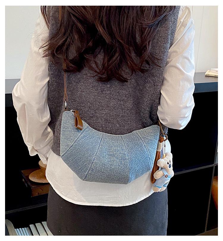 Retro Cow Horn Denim Underarm Bag: 2026 Trendy Niche Design, Women's Single Shoulder Crossbody Bag