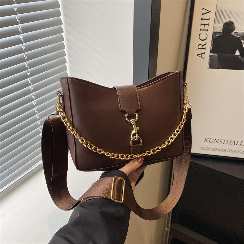 

Популярная в этом году женская модная сумка 2025, новая ретро-универсальная сумка-мессенджер, премиальная текстура, наплечная сумка-ведро