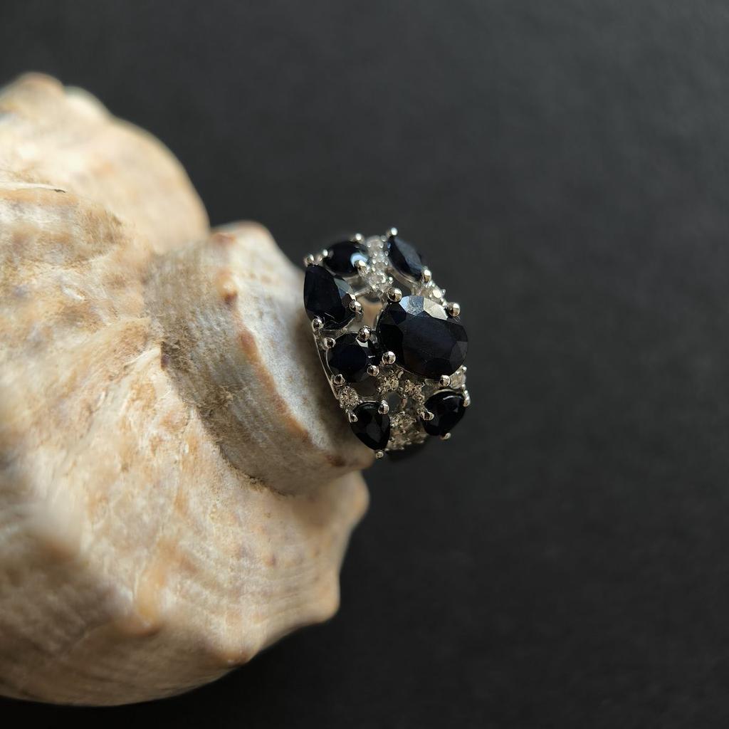 Bague en argent avec saphir naturel 3,823 ct, oxydes de zirconium, poids de l'article 4,03 g (2180937)