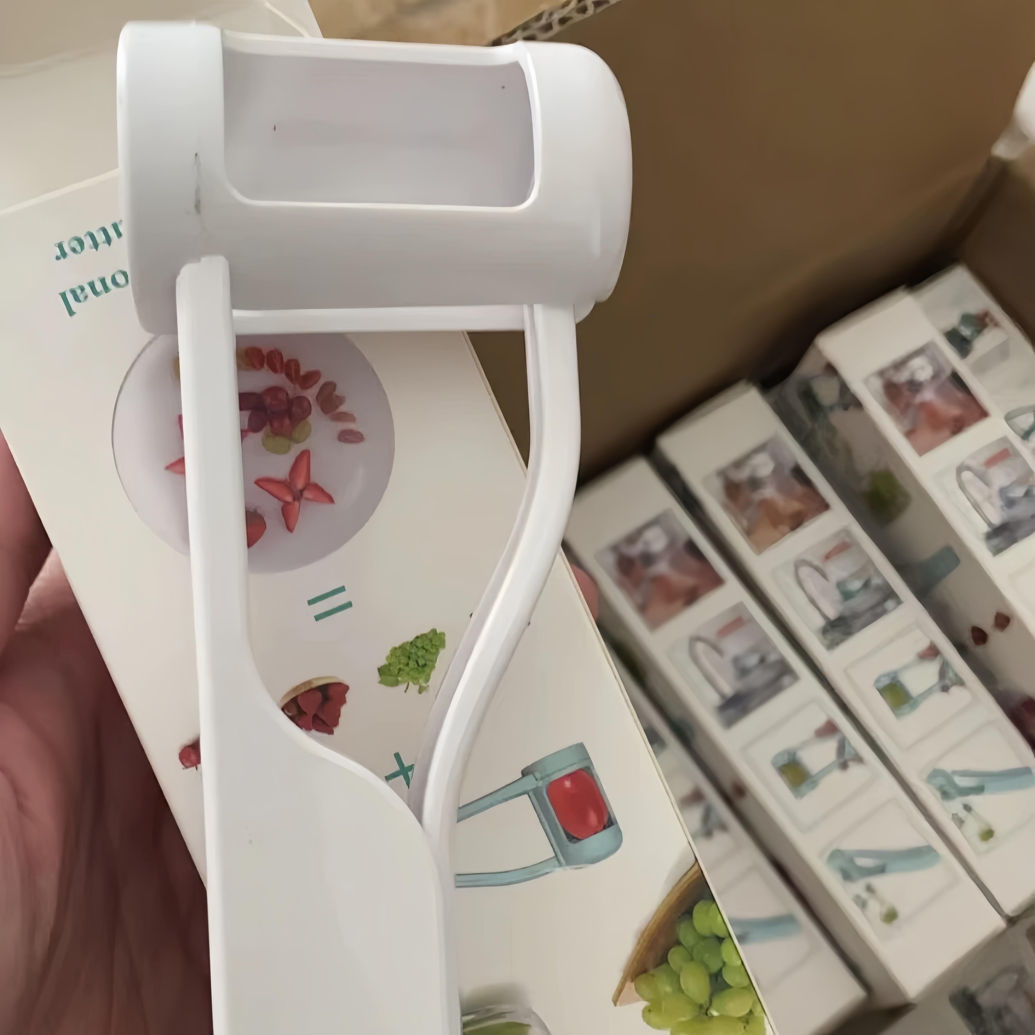

Fruit Slicer Press Type Sharp Stainless Steel Blade Grape Cherry Strawberry Tomato Salad Quarter Cutting for Kitchen Gadget білий