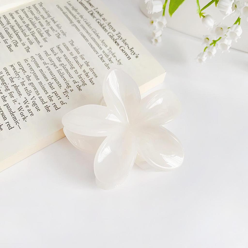 Bofeiya Plumeria Candy Color Hair Clip - Cute and Sweet Heart-Shaped Hair Accessory for Girls