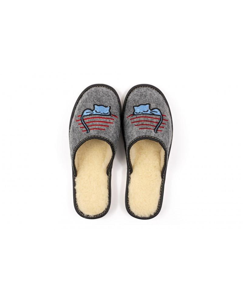Women's winter slippers with a sleeping cat graphic 36
