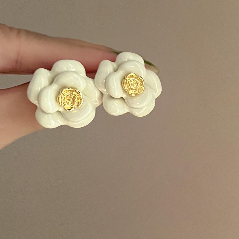 Medieval Vintage Dripping Oil Flower Earrings Retro Niche High-end Earrings Light Luxury Versatile Temperament Earrings Women