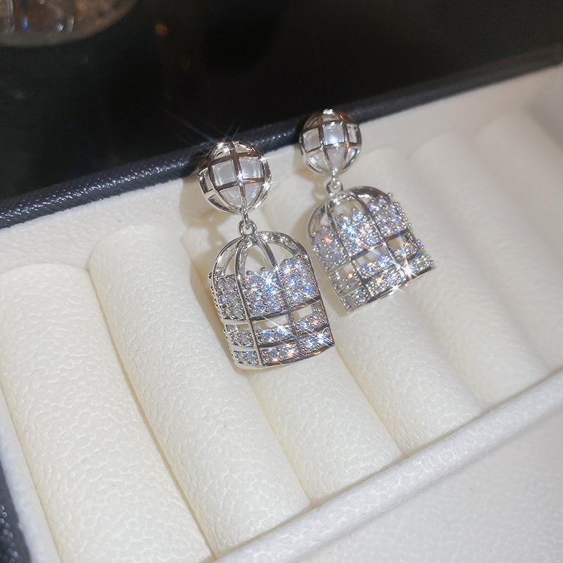 Vintage Light Luxury Long Dangle Earrings for Women, Fresh Sweet Style, Hypoallergenic Nickel-Free High-End Jewelry Gift