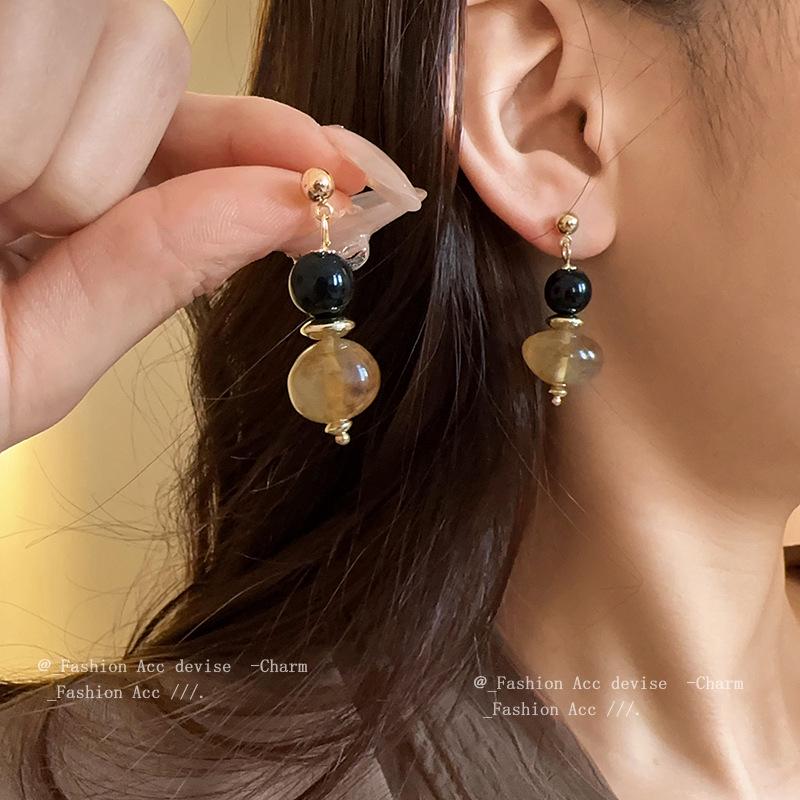 

Silver Needle Minimalist Resin Stud Earrings – Vintage Luxury Design for Women