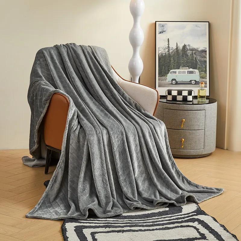 Puszysty kocyk z koralowego aksamitu, flanelowy, pluszowy, wygodny, pogrubiony i ciepły, miękki koc na sofę do klimatyzowanego pokoju, luksusowy